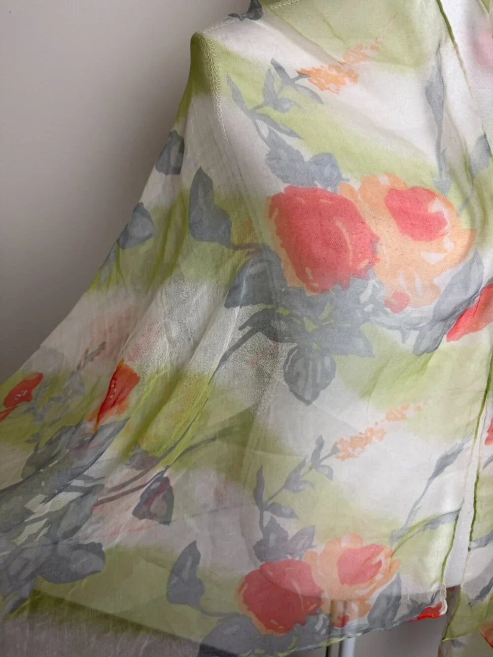 VIntage Lightweight Silk Chiffon Roses 33